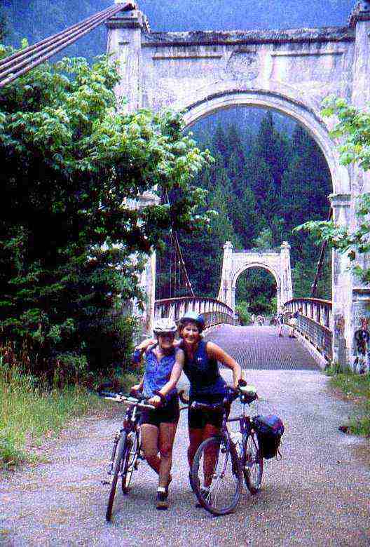 April & Denise on Alexandra Bridge.